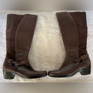 Clarks ladies Size 10 Brown Leather tall boots